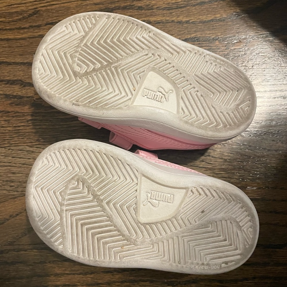Pink Pumas - Picture 4 of 4